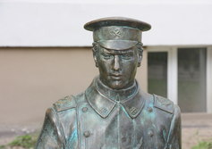 Памятник студенту-железнодорожнику