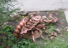 скульптура из металлолома Скорпион