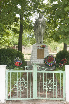 Братская могила советских воинов и партизан, погибших в 1941-44 годах
