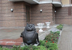 Памятник коту из мультфильма "Возвращение блудного попугая"