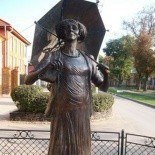 Памятник Фаине Раневской, г. Таганрог, Ростовская область