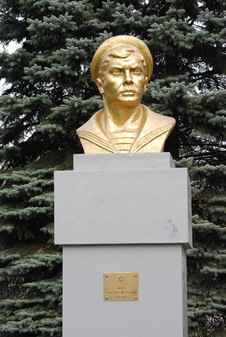 Памятник матросу Железняку