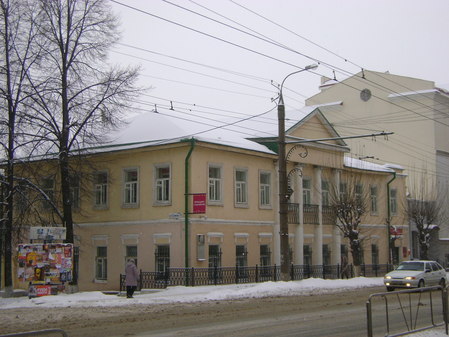 дом с историей по Вадима Сивкова, хотя стоит на Советской