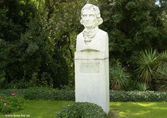 Памятник основателю и директору Никитского ботанического сада Христиану Стевену