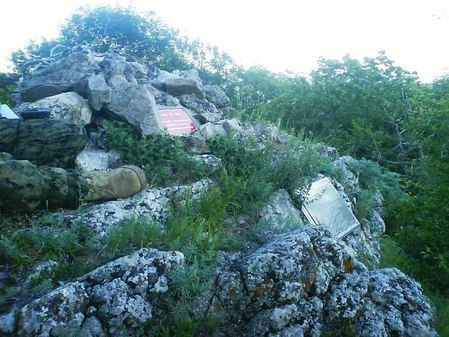 Мемориальные доски, посвященные Феодосийскому партизанскому отряду 