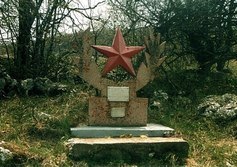  Памятник бойцам отряда "Смерть фашизму" на горе Колан-Баир 