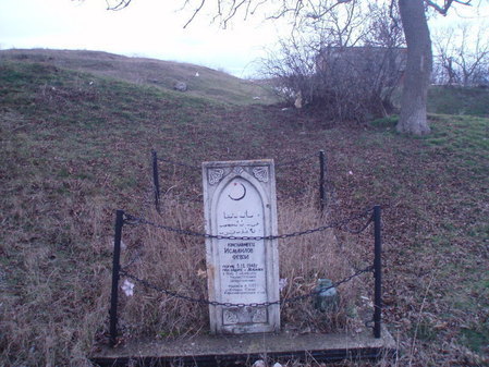 Памятник красноармейцу Исмаилову Февзи 