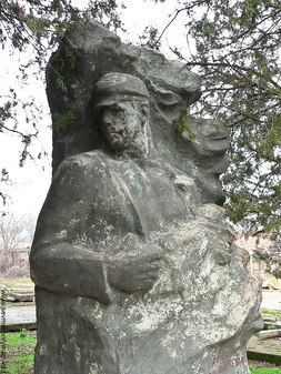 Памятник партизану Ахлестину Степану Андреевичу 