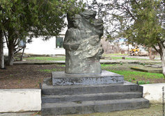 Памятник партизану Ахлестину Степану Андреевичу 