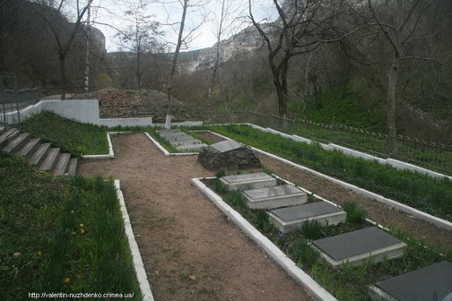 Братское кладбище воинов советской армии в урочище Мариам-Дере 