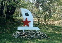  Памятник партизанам на Барсучьей поляне. Чатыр-Даг 
