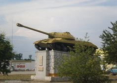 Памятный знак в честь воинов 19-го танкового корпуса (Танк «ИС-2»)