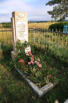 Памятник расстрелянной семье партизана Павла Лихоманова