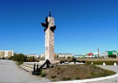  Памятник в честь столетия судоходства по реке Лена