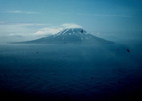 Вулкан Сарычева на острове Матуа