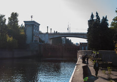 Карамышевский мост, Шлюз № 9 канала им. Москвы