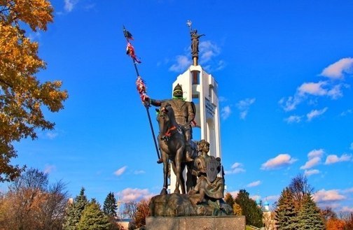 Памятник Александру Пересвету и Бояну