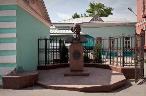  	Памятник М. Е. Салтыкову-Щедрину