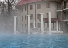 Открытый бассейн у Белогорье.