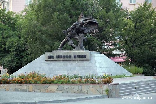 памятник революционерам-железнодорожникам "На новый путь"