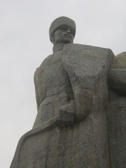 Памятник Николаю Гикало, Асланбеку Шерипову и Гапуру Ахриеву