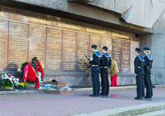 Мемориальная стена в честь героической обороны Севастополя 1941-1942 гг.