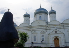 Бюст Святейшему Патриарху Московскому и всея Руси Алексию II в Великом Новгороде