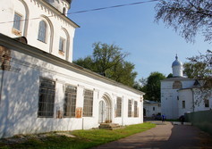Трапезная Сретенская церковь Антониева монастыря в Великом Новгороде