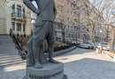 Памятник актеру Юлу Бриннеру