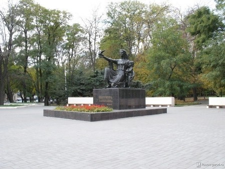 Памятник "Мать и дитя"