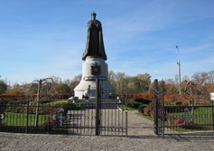 Памятник императору Николаю II