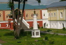 Памятник-колонна в Свято-Троицком Ипатьевском монастыре в Костроме