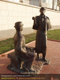 памятник Шерлоку Холмсу и доктору Ватсону
