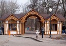 Ворота в городской парк Зеленоградска, с дракончиками