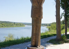 Памятник М.И.Цветаевой в Тарусе
