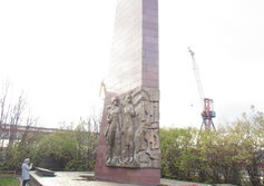 Памятник портовикам, погибшим в годы великой отечественной войны на трудовом посту