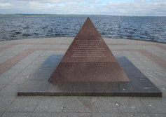 Пирамида в честь открытия второй очереди набережной