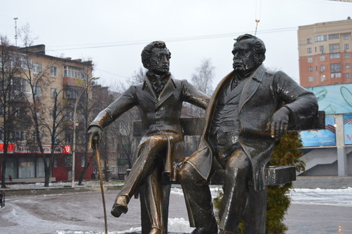 Памятник Пушкину и Крылову в Пушкино