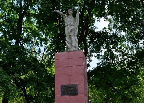 Памятник С. Н. Халтурину