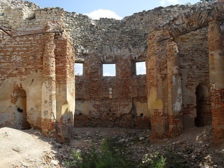 Руины церкви Святой Троицы в усадьбе Пятая Гора