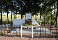 Памятник А.В. Сохнову в д. Педлино
