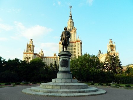 Памятник М.В. Ломоносову на Воробьёвых горах Москвы