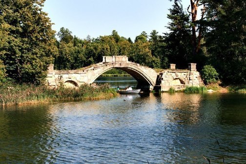 Горбатый мост в Дворцовом парке Гатчины.