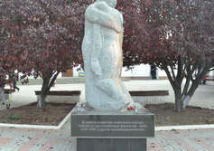 Памятник жертвам ОУН-УПА ("Выстрел в спину")
