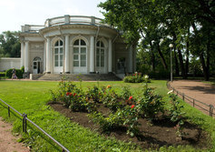 Сад Аничкова дворца в Санкт-Петербурге