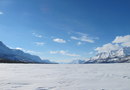 Вид на озеро Лама зимой.
