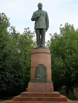 Памятник русскому оружейнику Дегтярёву В.А. в Коврове