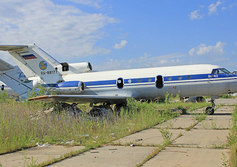 Памятник самолёту ЯК-40 в Якутске
