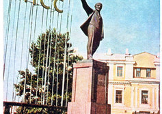 В.И. Ленин (у артиллерийского училища)