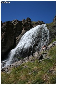 Водопад "Девичьи косы" на юго-западных склонах пика Терскол